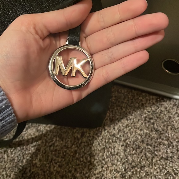 Gorgeous Micheal Kors Crossbody Large Satchel - Picture 2 of 4